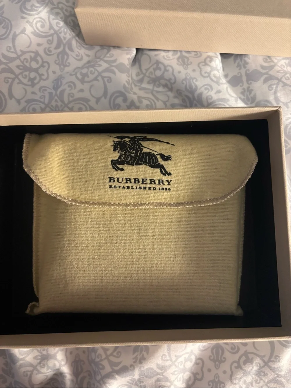 Burberry durable unused